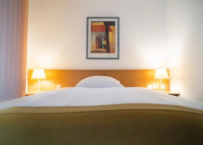 Hotel Am Schlosspark , Wiesbaden
