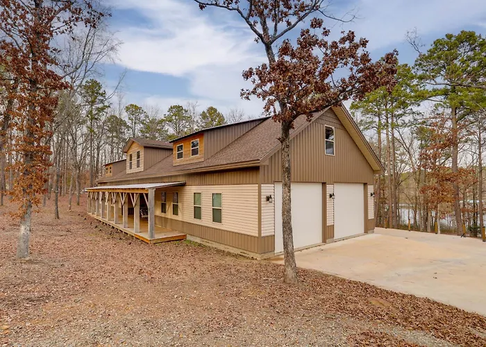 Greers Ferry Lake Access & Deck: Group Getaway!
