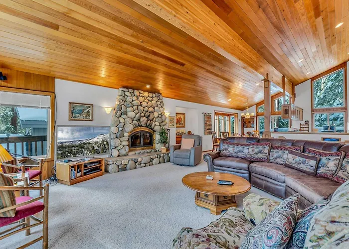 Handcrafted Tahoe Retreat Walk To Beach & Ski