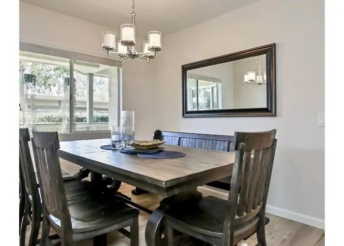 Ritz Pointe Dr