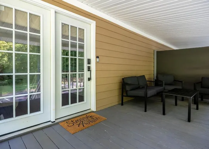 Cozy Duplex W King Bed 2 Full