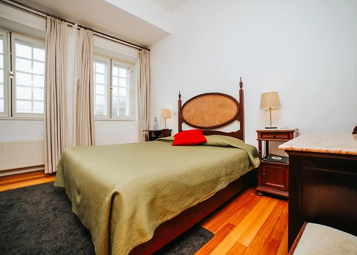 Quarto Duplo Com Jardim E Piscina