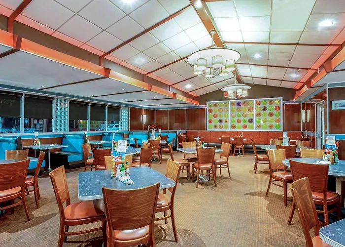 La Quinta By Wyndham Stamford / New York City