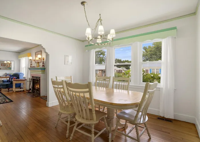 Donovan'S Reef | Colorful Downtown Chincoteague Cottage W/ Sunroom, Walk To Shops & Pet Friendly