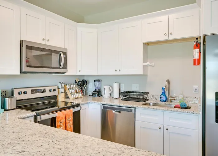 Stay & Play: Spacious Concord Townhome Near Uptown