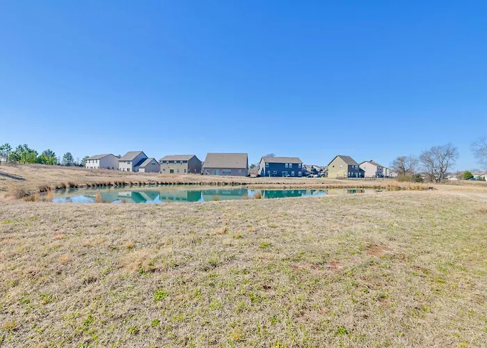 5 Mi To Charlotte Motor Speedway: Cozy Townhome