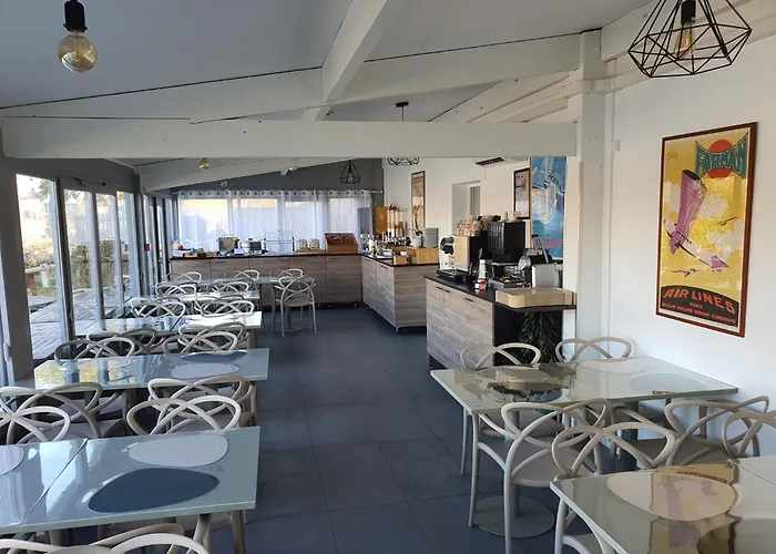 Logis - Hotel & Restaurant Des Lacs Paris Sud