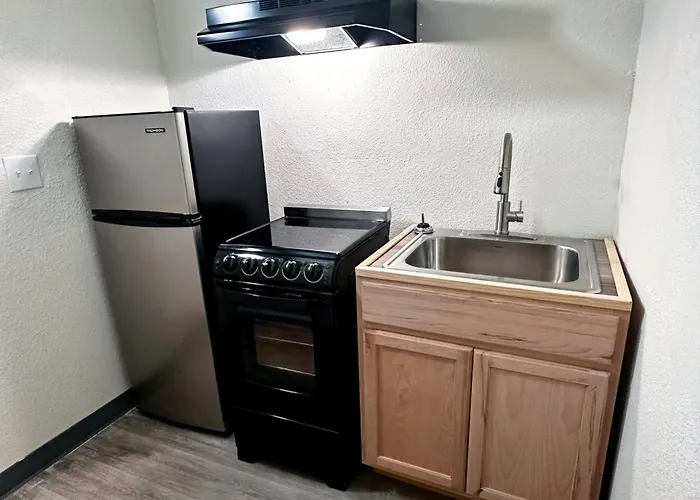 Studio City Suites, A Travelodge By Wyndham