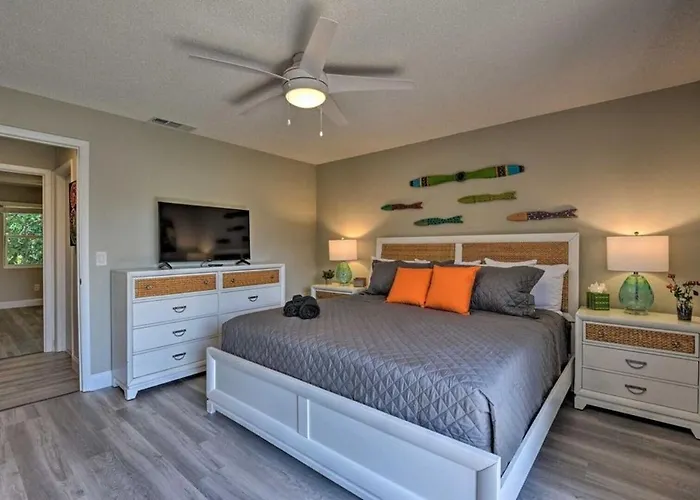 Dog Friendly Home By Flagler Avenue! Fenced Yard And Garage! Walk To The Beach!