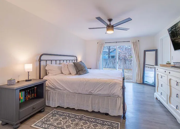 Cozy Family Haven In Sparks - Pet Friendly - Fenced Yard