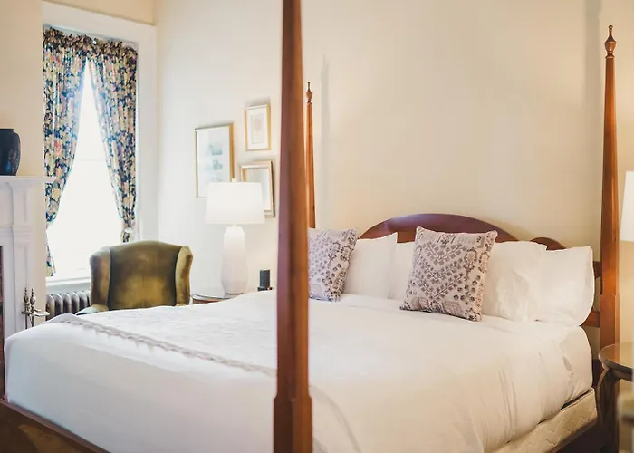 Ironclad Inn And Bourbon Room