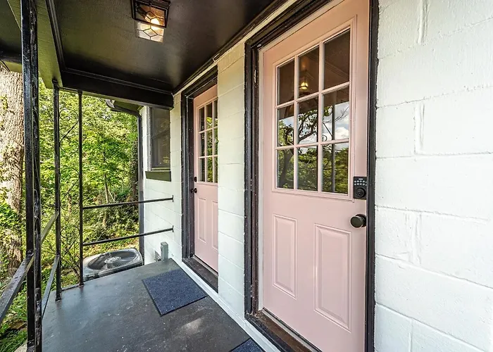 Lake Hickory Trio 1 Bedroom Pink Unit