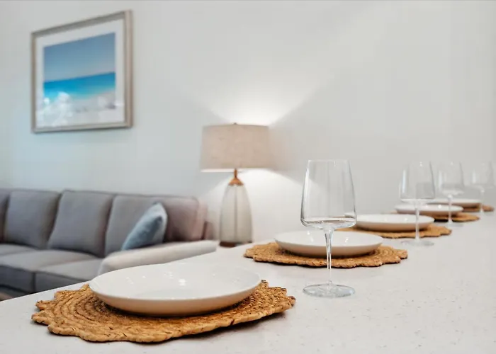 Brand New Luxury Rental On Oleander Unit G