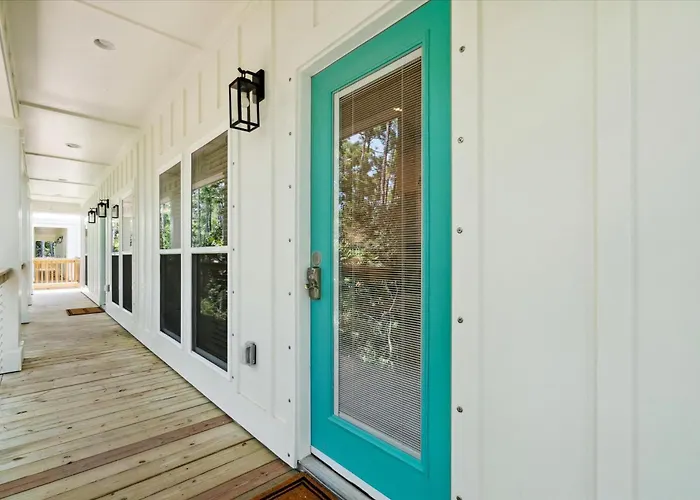 Brand New Luxury Rental On Oleander Unit G