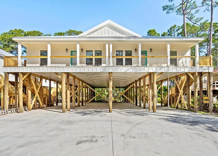 Brand New Luxury Rental On Oleander Unit B