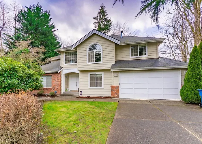 Spacious & Serene 6-Br Family Retreat In Kirkland