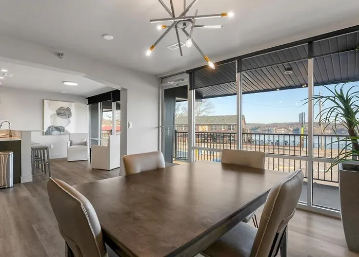 Luxury Apartment On The Strip!