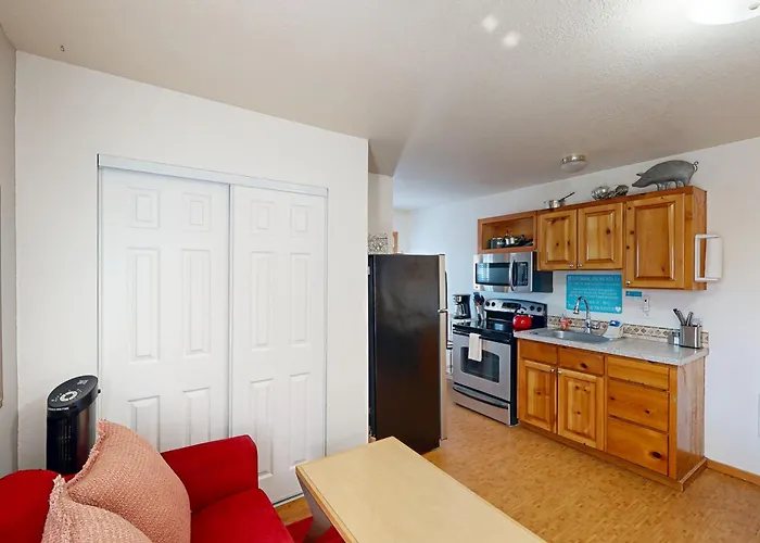 Beaches Inn | Pirates Cove Cabana 8
