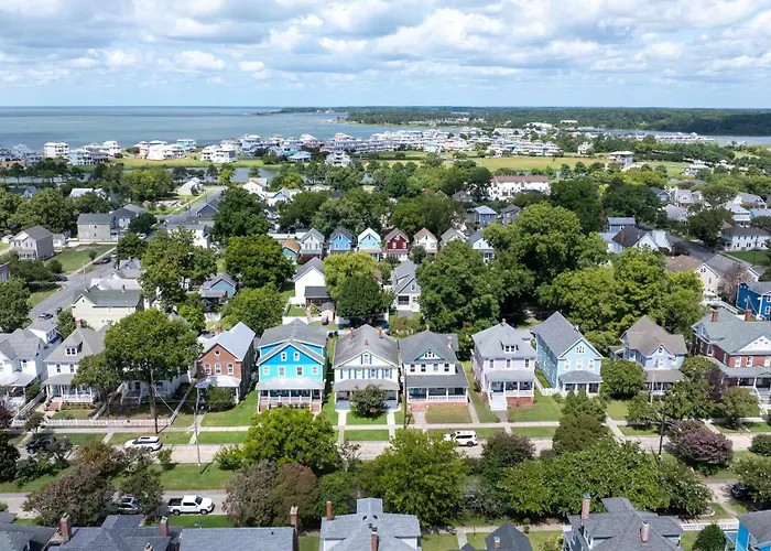 Seaside - Traditional Duplex In Historic Downtown!
