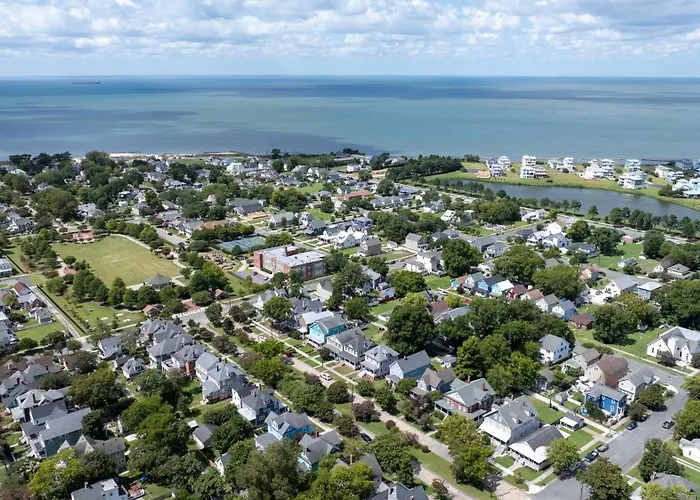 Seaside - Traditional Duplex In Historic Downtown!