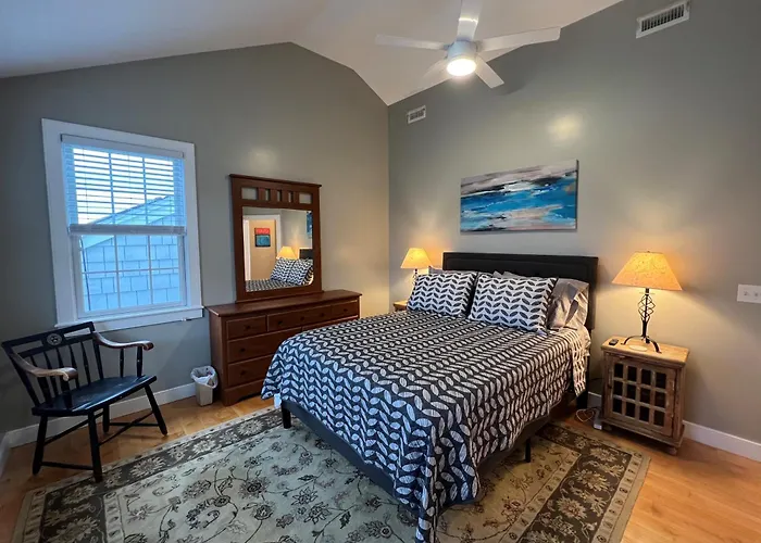Provincetown House With 2 Bedroom 2 Ba, 2-Car Pkg
