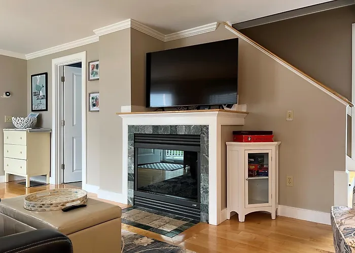 Provincetown House With 2 Bedroom 2 Ba, 2-Car Pkg
