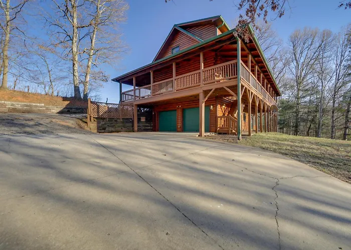 Deck & Mtn Views! Luxe Log Cabin In Waynesville