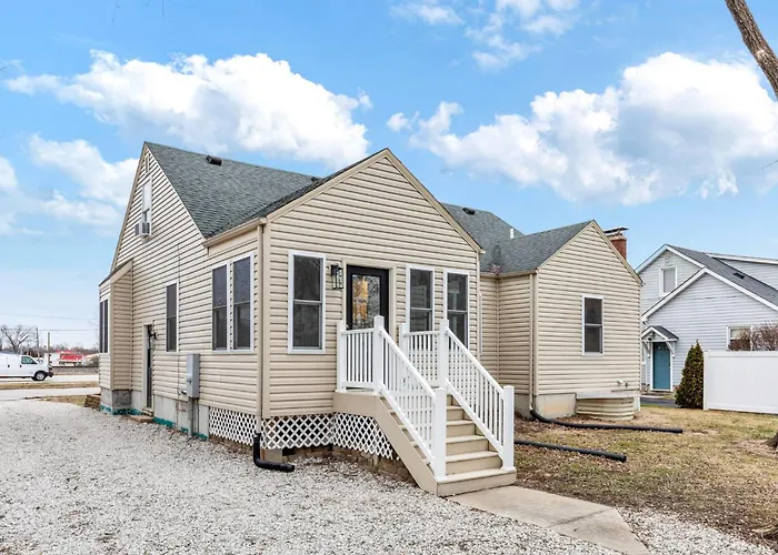 Renovated House For 14 In Wentzville Mo