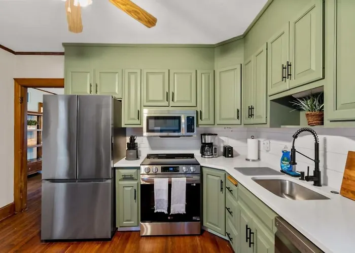 25 Massive 5 Bedroom In Downtown Southington