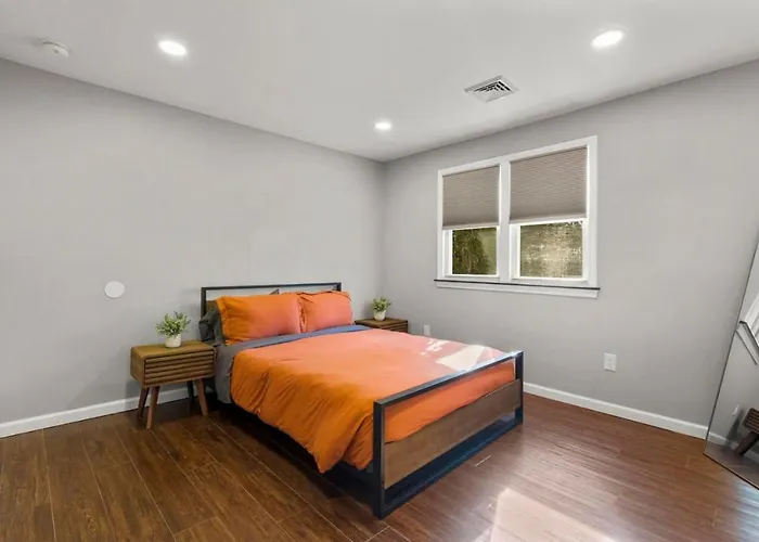 22- 4 Bedroom 2 Ba House - Central Ct