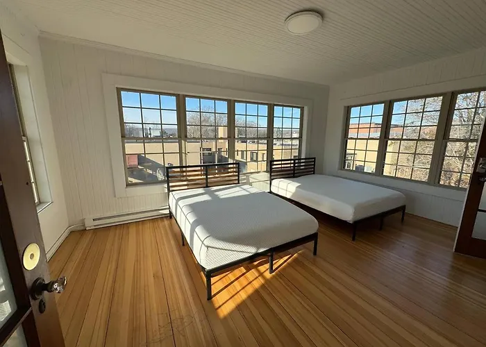 Warm And Cozy 4Bd 2Bath