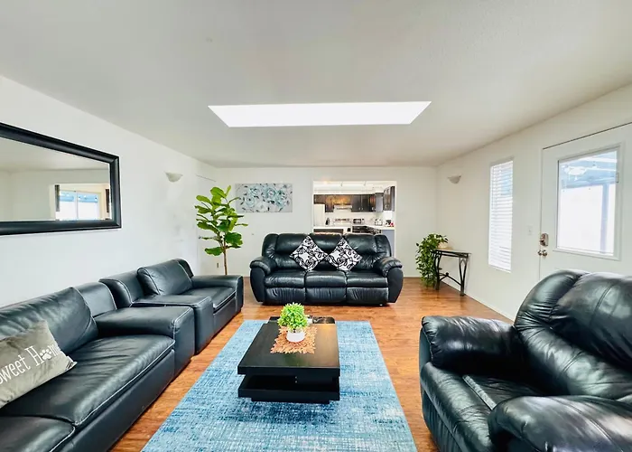 Shiny Rambler House With Spacious Solarium.