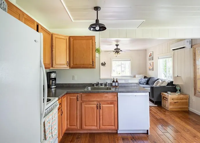 Relaxing Farm Retreat- Fresh Eggs With Every Stay!