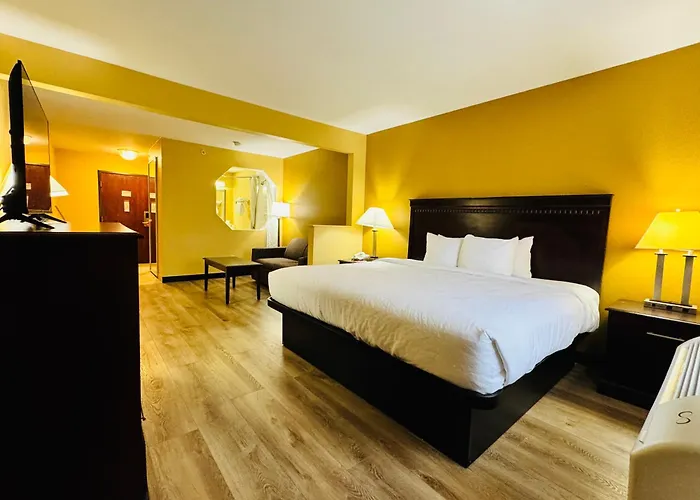 Econo Lodge Inn & Suites Monroe