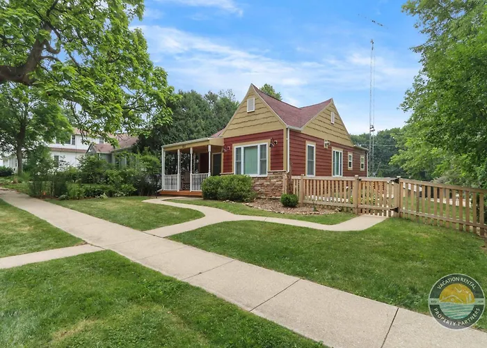 New Pet Friendly Walking Distance To Lake Front