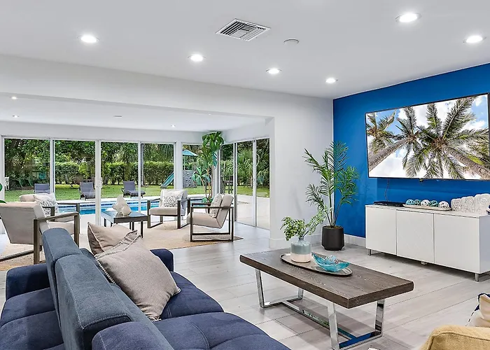 Fully Remodeled, Huge Backyard, Pet-Friendly, Pool
