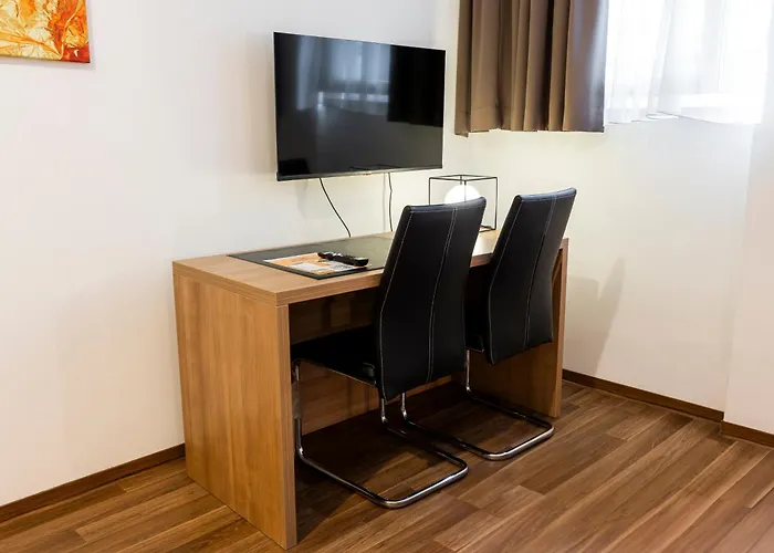 Orange Hotel Und Apartments