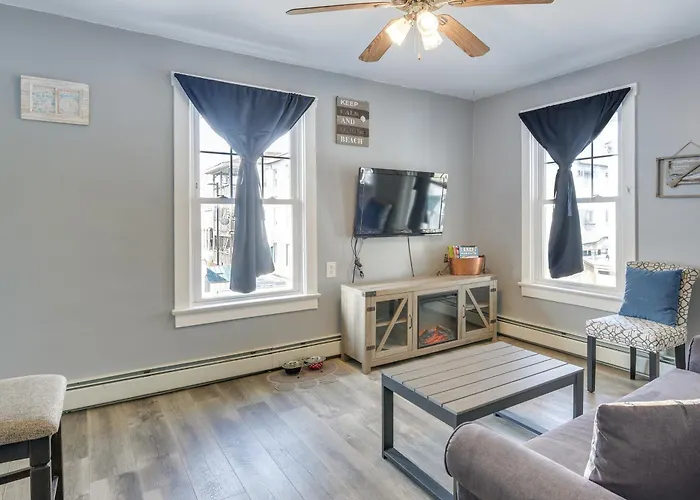 1 Block To Convention Center! Dog-Friendly Apt