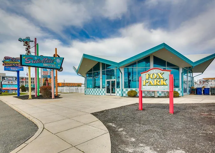 1 Block To Convention Center! Dog-Friendly Apt
