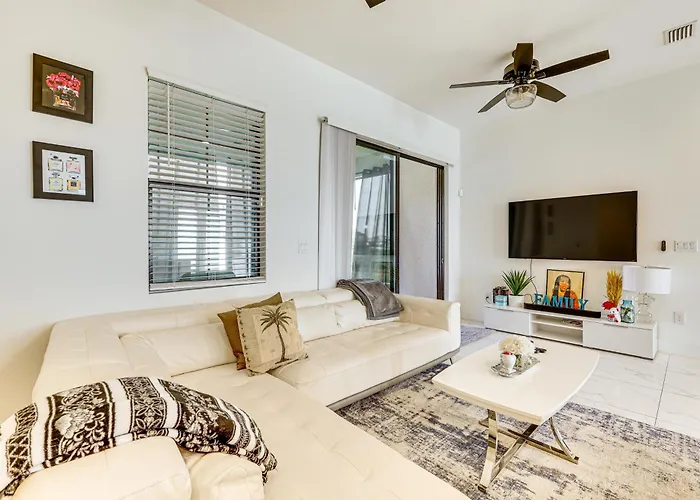 Day Trip To Fort Myers Beach: Pet-Friendly Home!