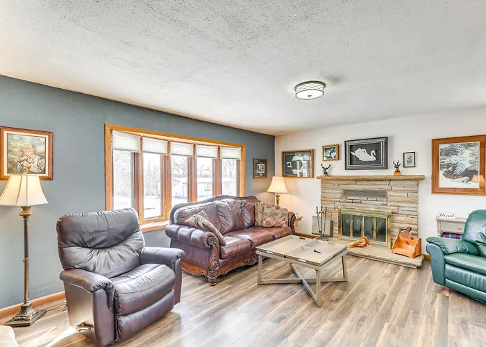 1/2 Mi To Dtwn: Pierre Family Home W/ Patio