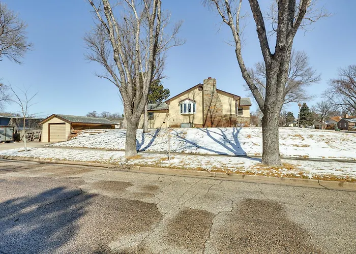 1/2 Mi To Dtwn: Pierre Family Home W/ Patio