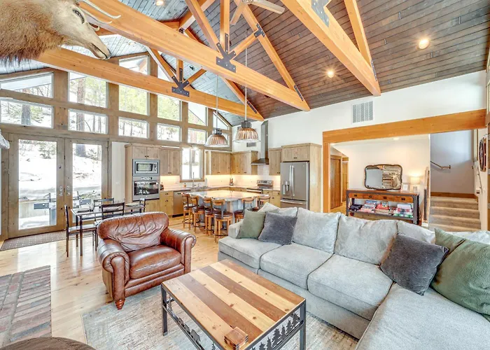 'Chelan Mountain Retreat' Chalet W/ Fire Pit!