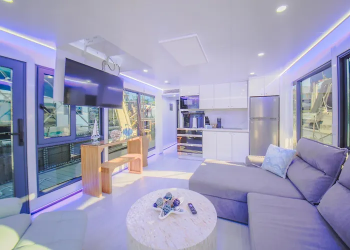 Unique Houseboat Rental