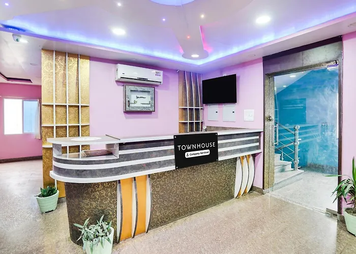 Super Townhouse Butler Road Near Maripur Chowk