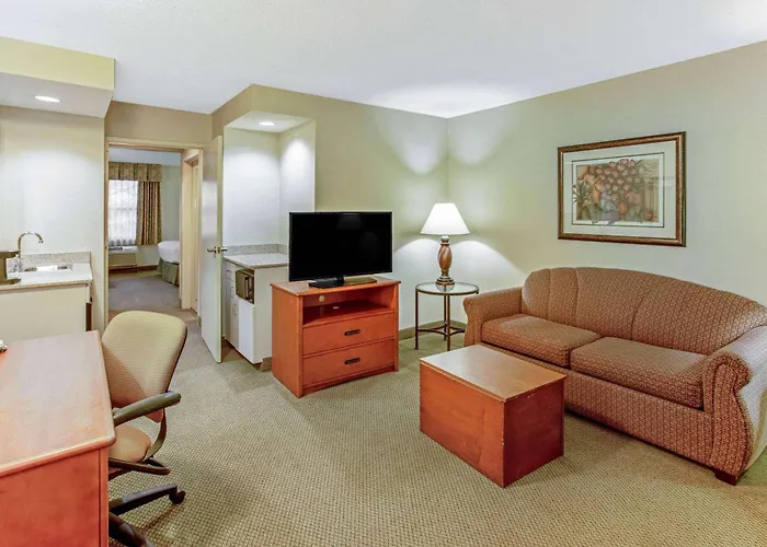La Quinta By Wyndham Appleton College Avenue