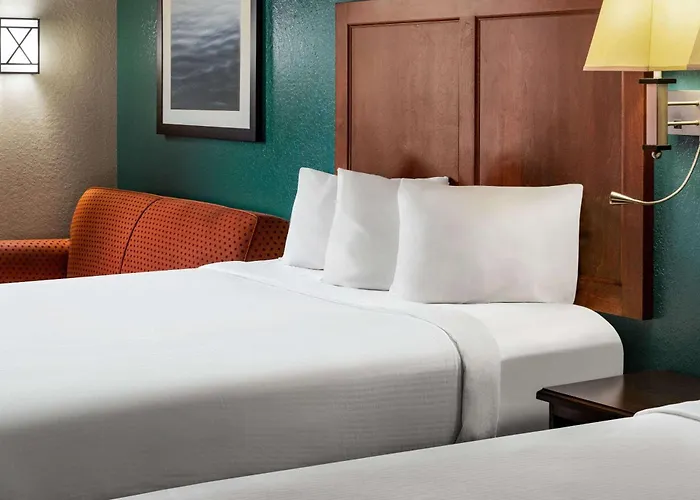 Baymont By Wyndham Cedar Rapids