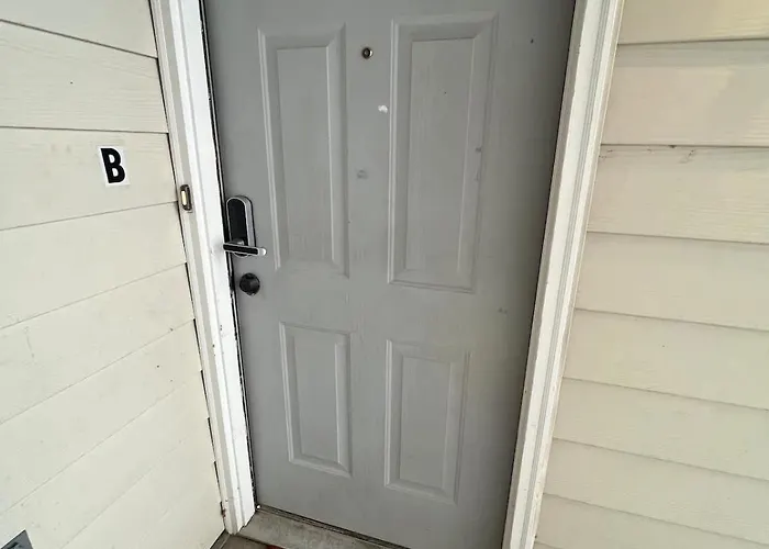 Convenient Two Bedroom Near Dia