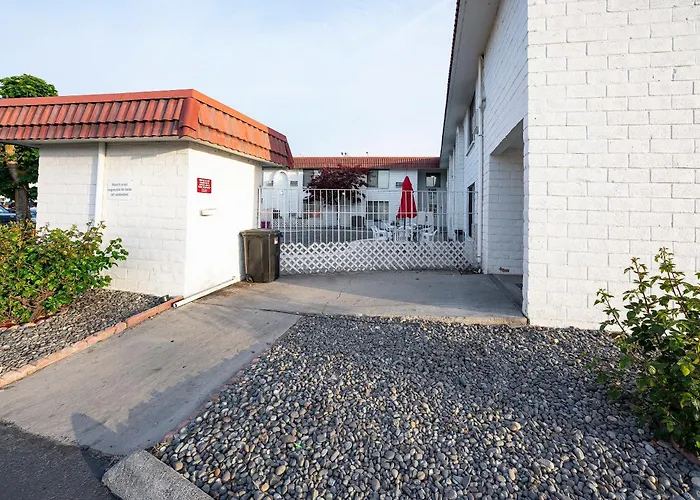 Hermiston Inn & Suites