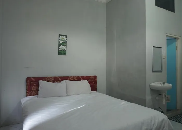 Hotel O Wisma Deli Syariah Near Rsud Nene Mallomo Sidenreng Rappang